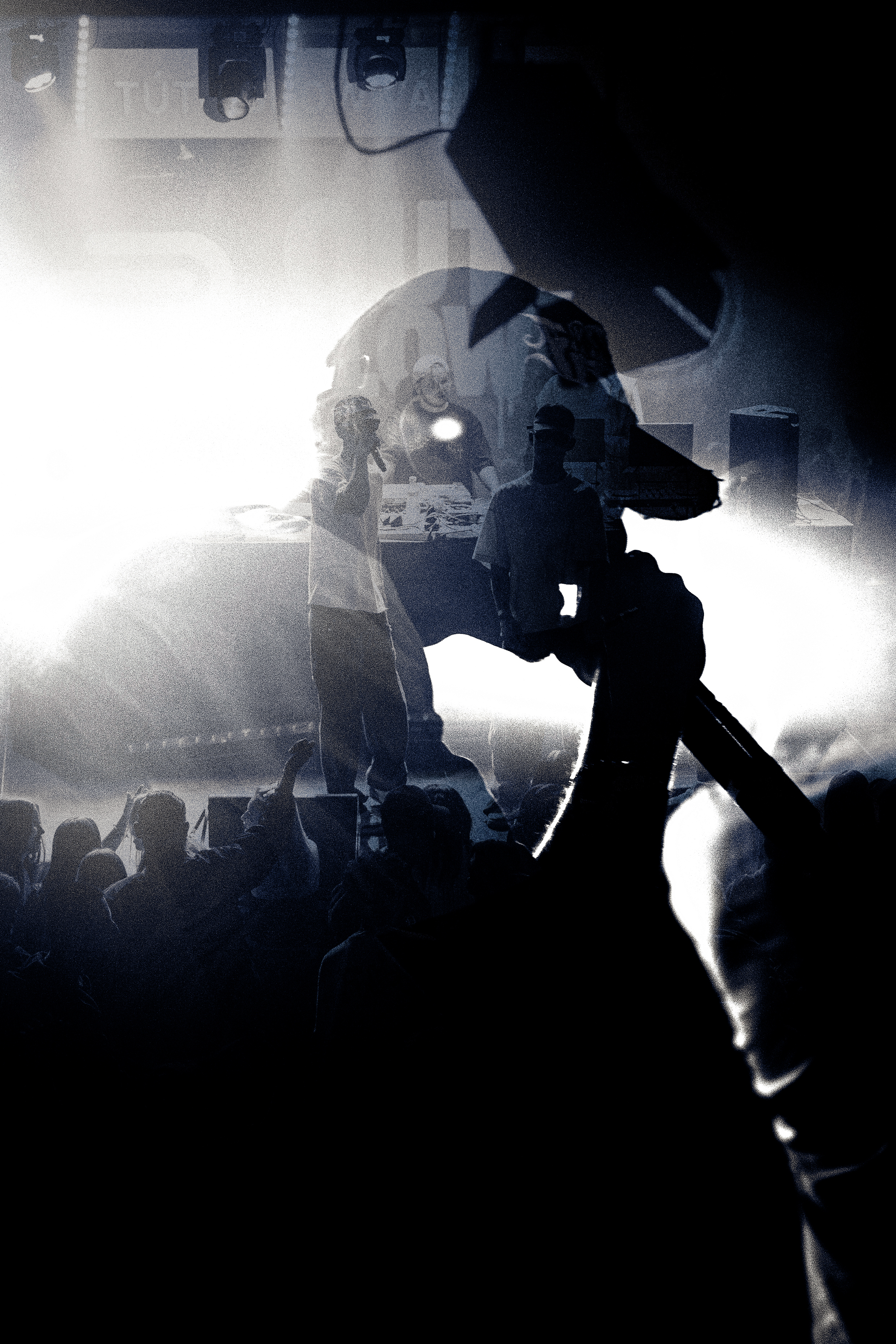 Outflow Events — live crowd